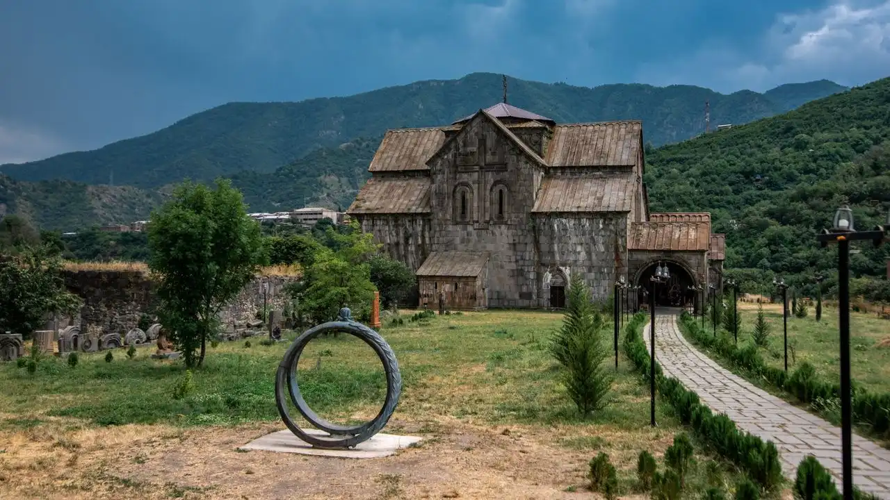 A Clear Breakdown Of Armenian Sentence Structure And Word Order